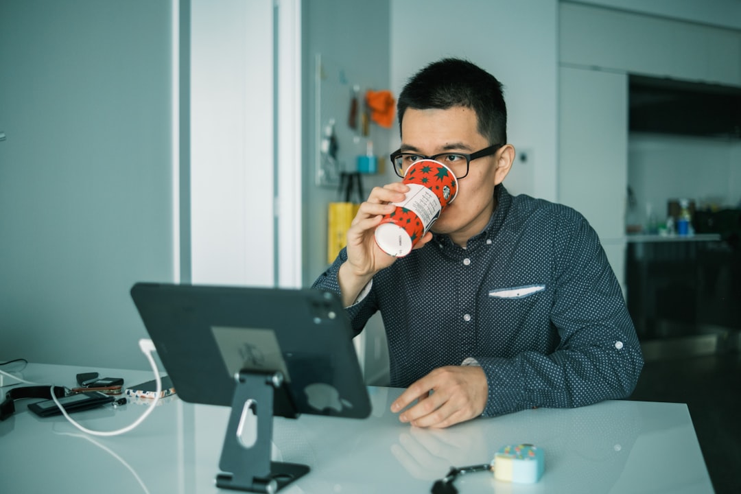 What are 3 ways to take a screenshot on a PC?
