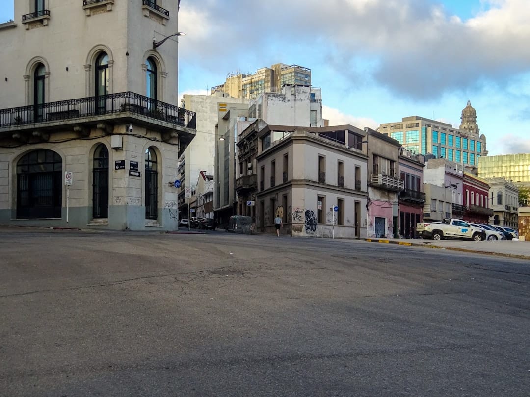 Is Your Building Scaring Away Business? The Impact of Commercial Paint