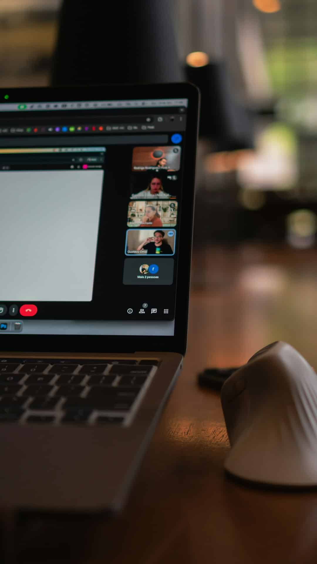 Hellooworl: How is Redefining Online Community Engagement