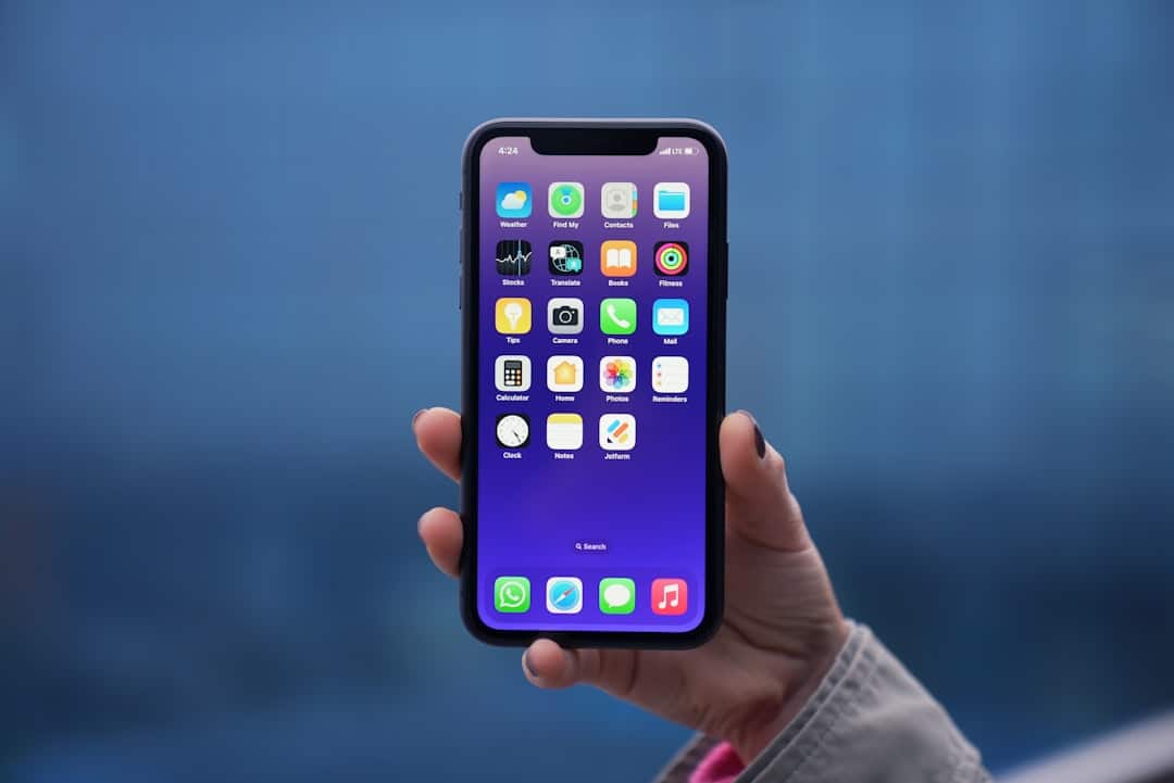 iPhone Screen Not Responding to Touch? (Hardware vs Software)