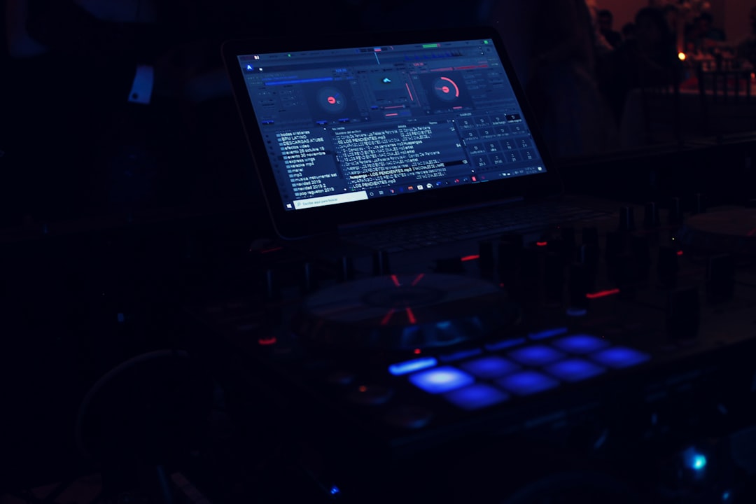 4 DJ Software Platforms For Live Mixing