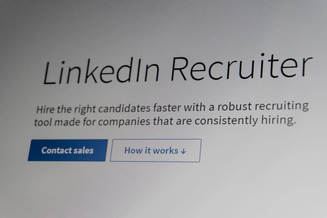 Best 5 AI Recruiting Tools Like Zoho Recruit For End-To-End Hiring Automation