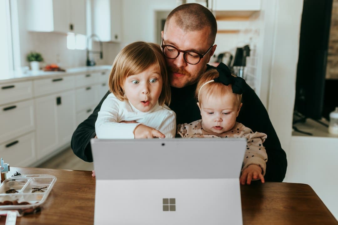 Spectrum Security Suite: Spectrum Security Suite vs Microsoft Defender for Protecting Home Devices
